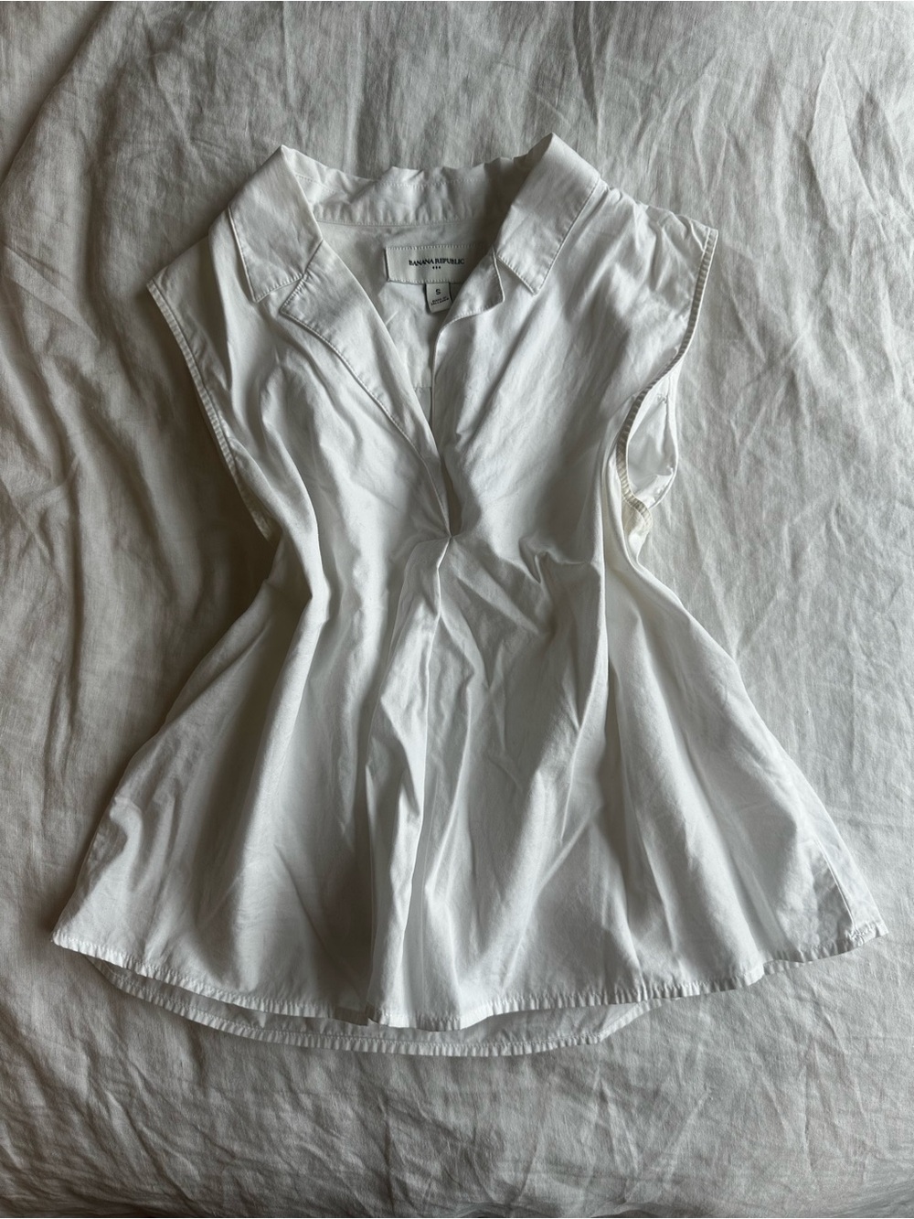 White Sleeveless Collared Top - Picture 5 of 6